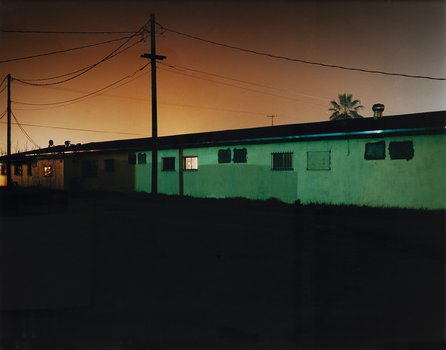 Todd Hido - Bez tytułu (#3533-A), z cyklu: „Homes at night”