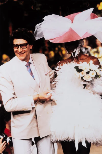 Yves Saint Laurent z modelką, Guy Marineau
