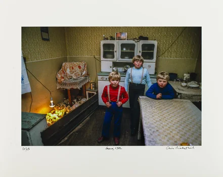 "Dzieci z kurczątkami, Leszno 1982 - stan wojenny", Chris Niedenthal